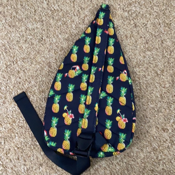 🍍Last 1! 🍍NWT Vera Bradley Toucan Party Sling Backpack - Picture 6 of 10